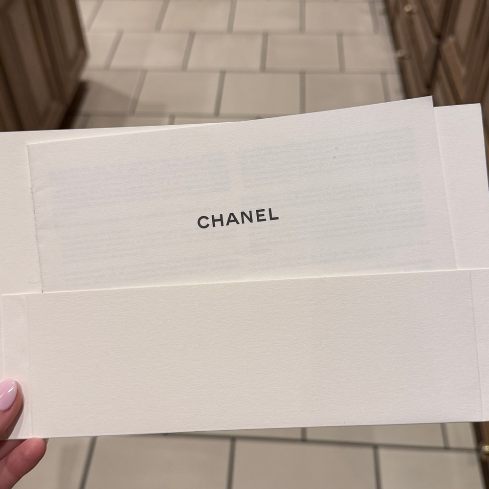 Chanel Book & Ribbon - Picture 5 of 7